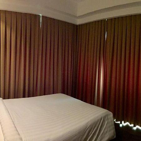Padgett Place Prime Suites Cebu Екстер'єр фото