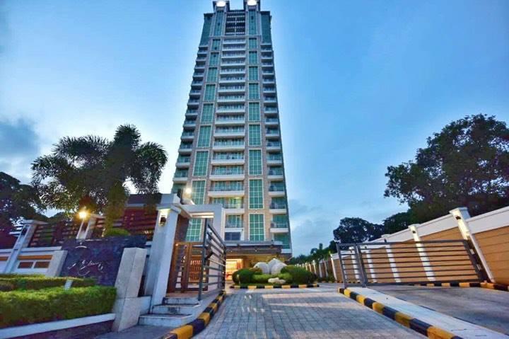 Padgett Place Prime Suites Cebu Екстер'єр фото
