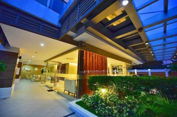 Padgett Place Prime Suites Cebu Екстер'єр фото