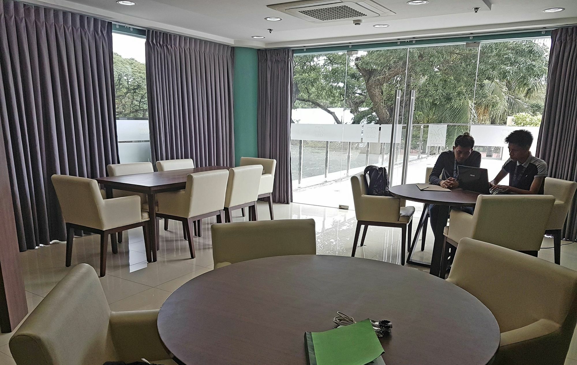 Padgett Place Prime Suites Cebu Екстер'єр фото