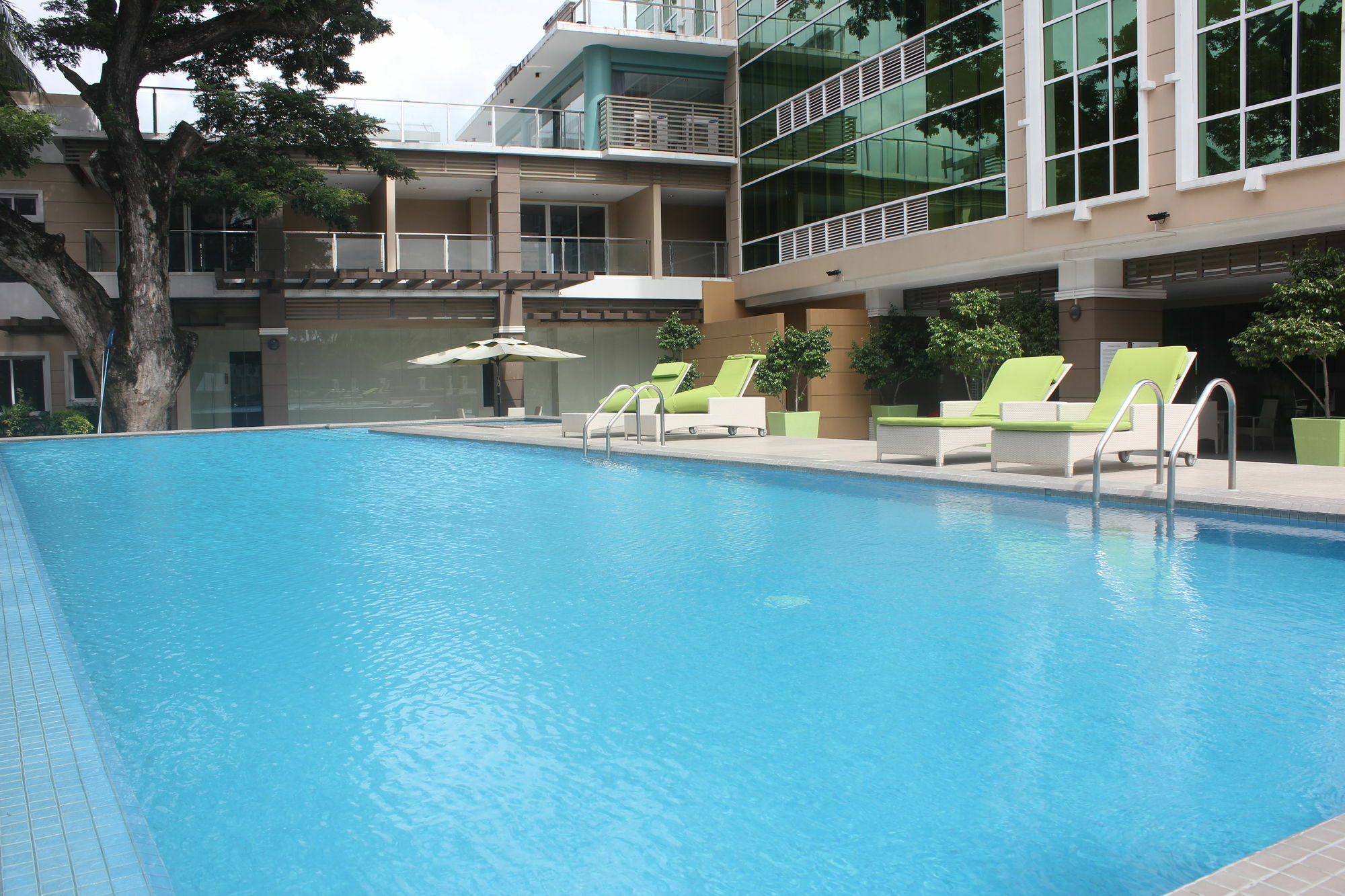 Padgett Place Prime Suites Cebu Екстер'єр фото