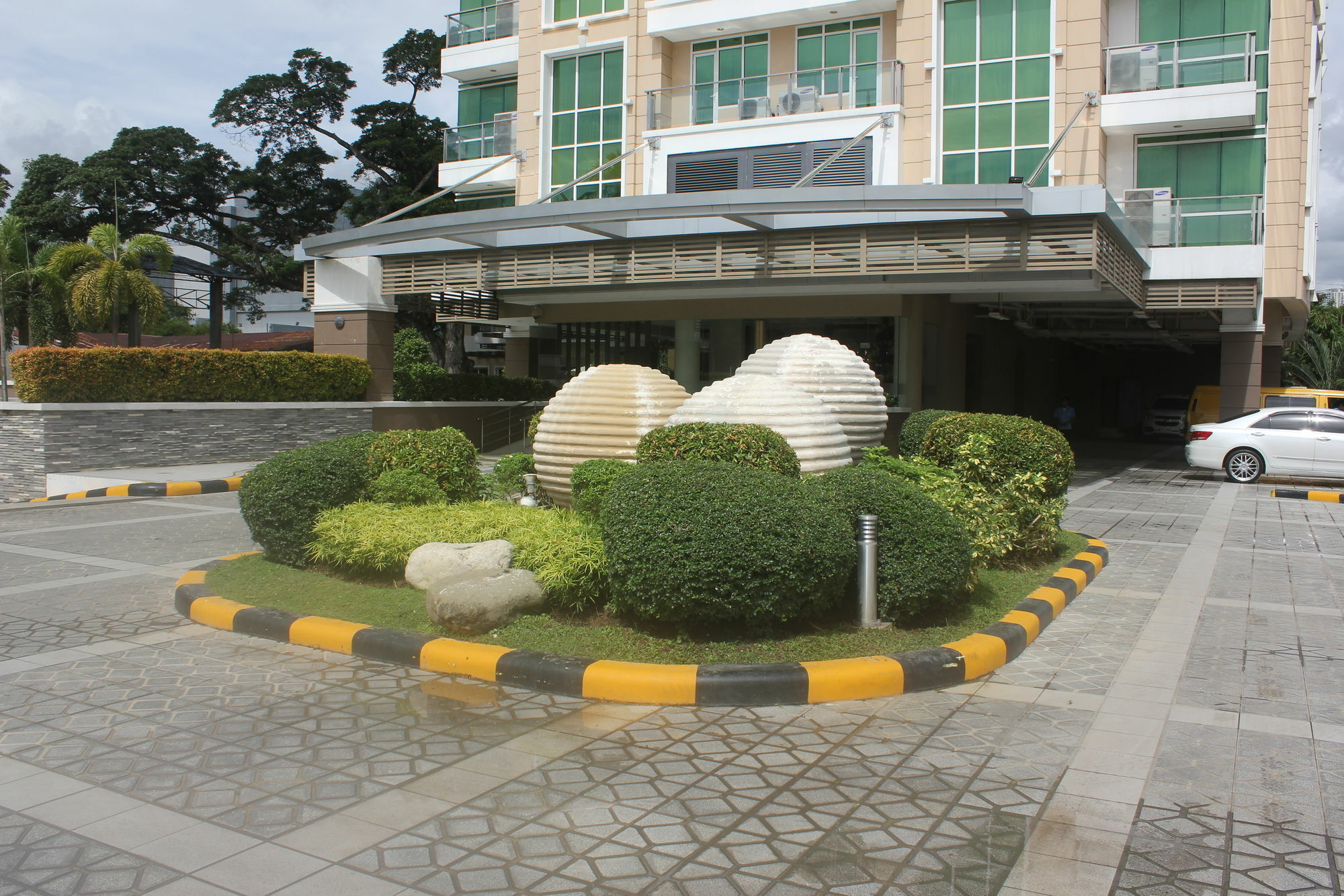 Padgett Place Prime Suites Cebu Екстер'єр фото